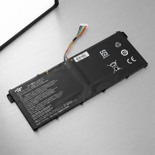 Batería negra Follow Me Ac14b18j Ac14b8k para Acer CB3-111 Es1-512 E3-111 en posición inclinada mostrando el cable conector en detalle