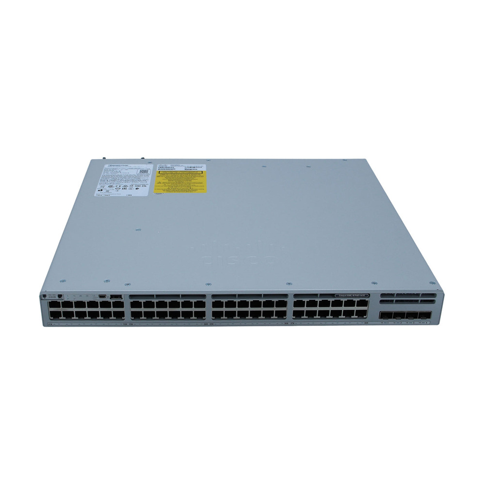 Switch Cisco Catalyst C9300L-48P-4G-E con 48 puertos PoE y 4 puertos SFP en vista frontal para redes empresariales en Colombia